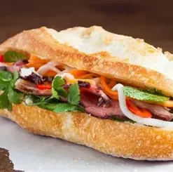 Bánh mì kẹp thịt nướng - Giòn rụm, thơm lừng