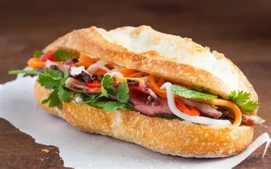 Bánh mì kẹp thịt nướng - Giòn rụm, thơm lừng